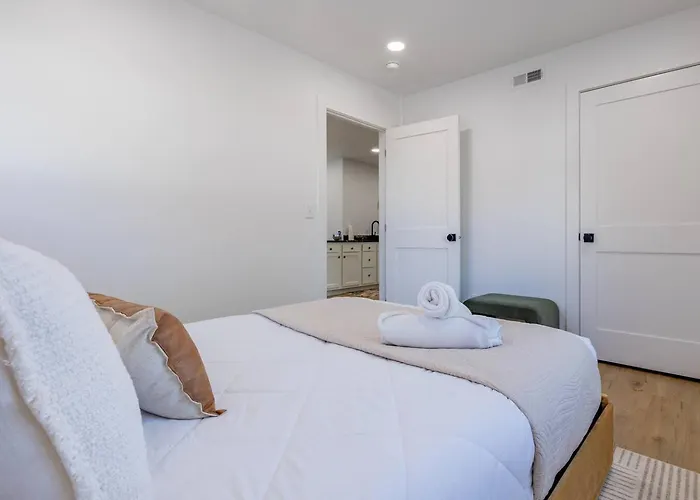 Chic Downtown Hideaway *